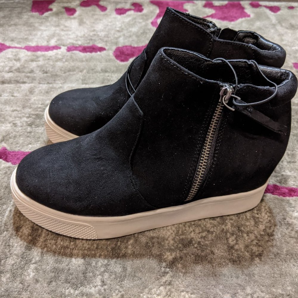 Universal Thread Wedge Shoes